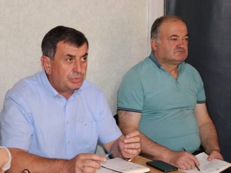 ცაგერის მუნიციპალიტეტის მერის მოადგილე  რევაზ ახვლედიანი   ა(ა)იპ სკოლამდელი  და...